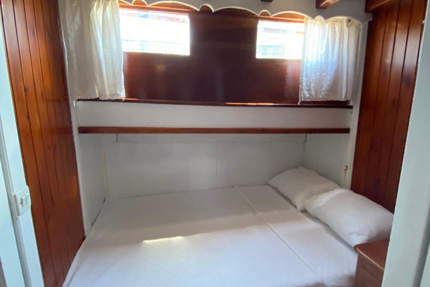 Mavi yolculuğun en keyifli halini yaşamanız için tasarlanan bu özel gulette, bodrum tekne kiralama seçeneklerimizle ev konforunda bir tatil sunuyoruz.